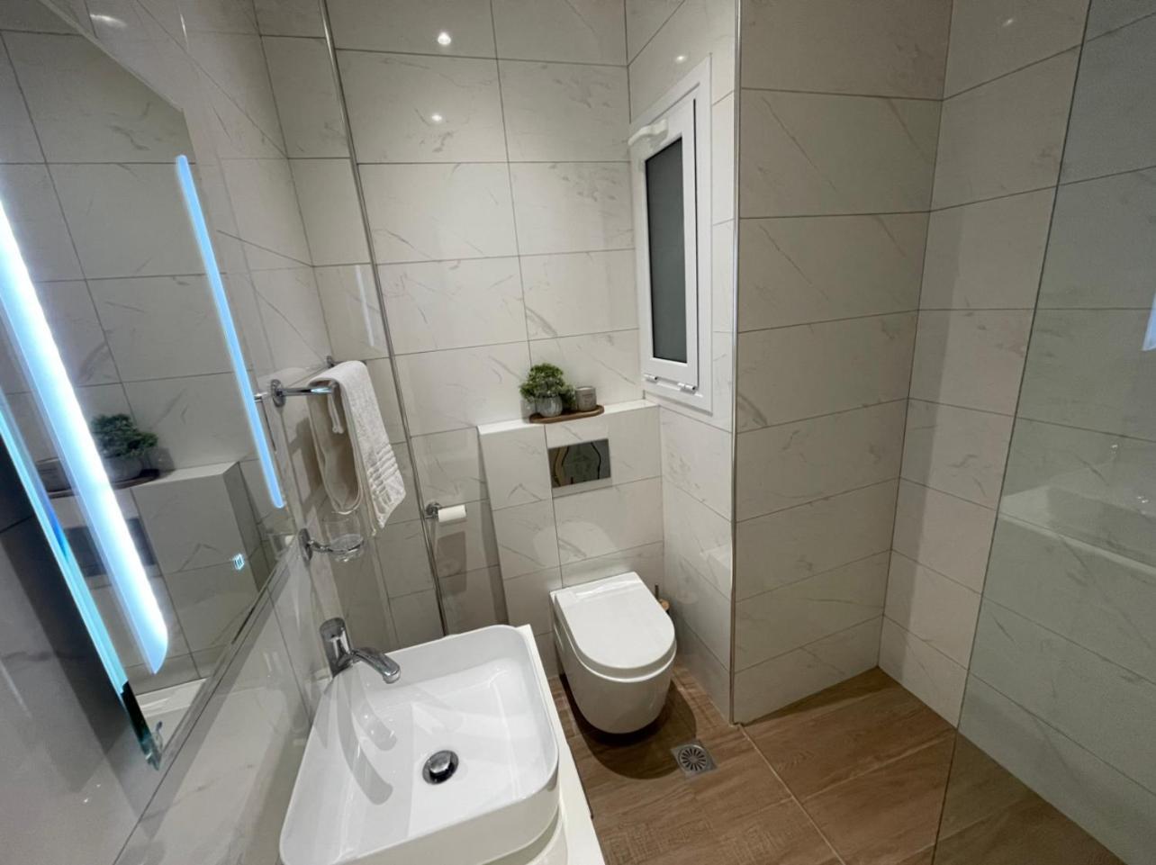 Agora Luxury Apartment 5 Лутракі Екстер'єр фото